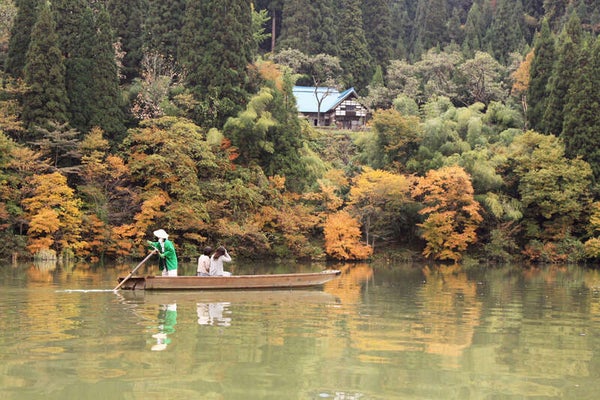 【山形県内発】 紅葉に染まる奥会津の秘境「霧幻峡の渡し」・裏磐梯「中津川渓谷」と 農家レストラン くうべえる 季節のスペシャルランチ(日帰り)2